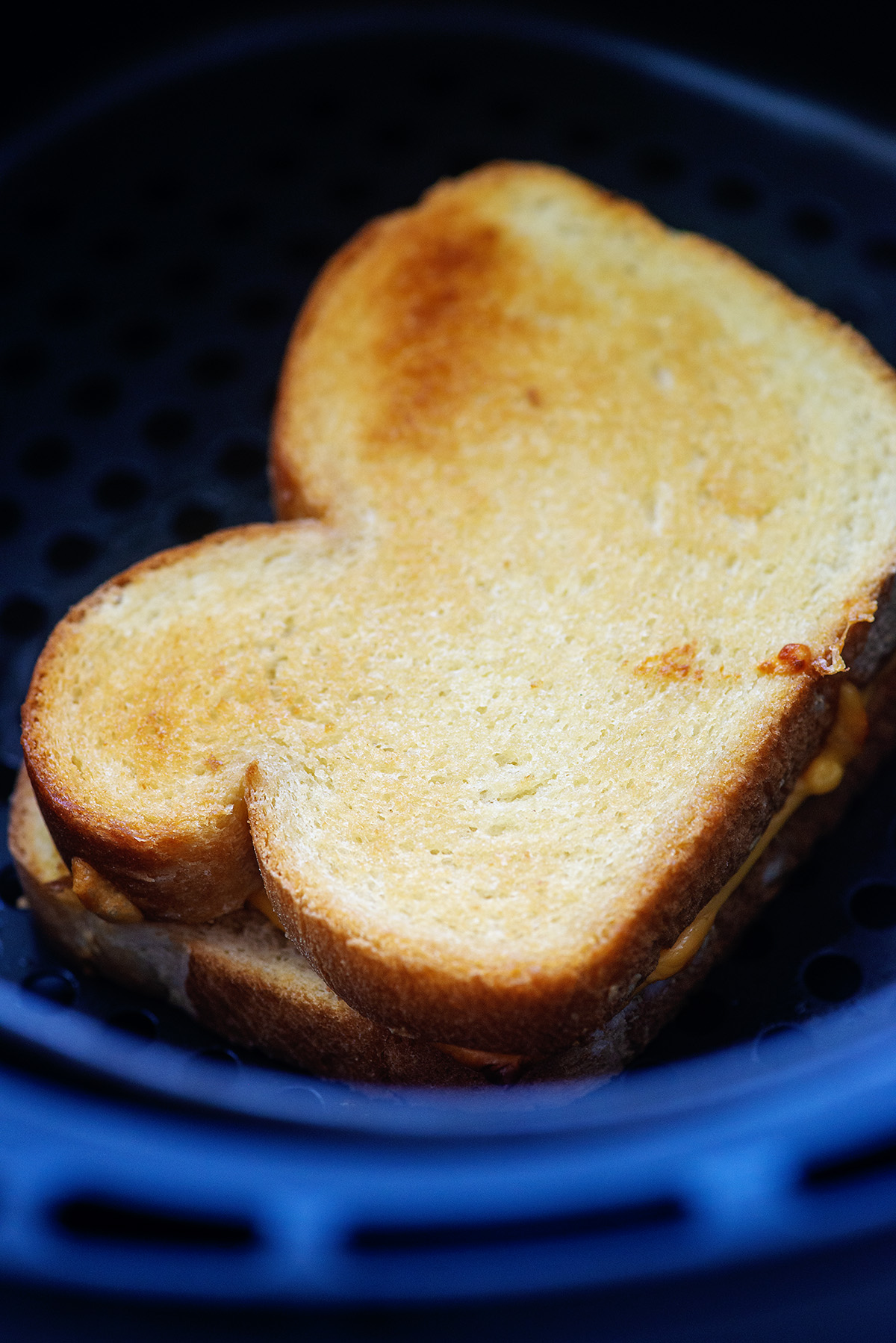 grilled cheese sandwich in air fryer basket