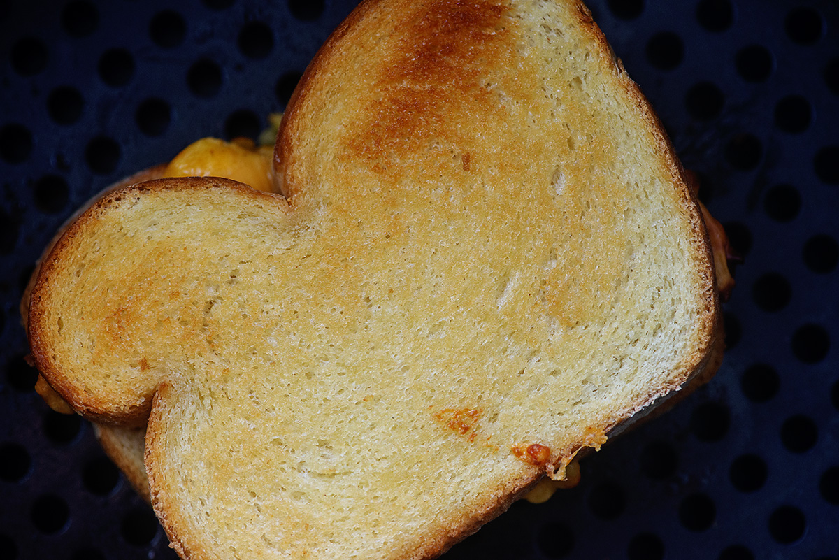 Crispy Grilled Cheese in the Air Fryer | Airfried.com