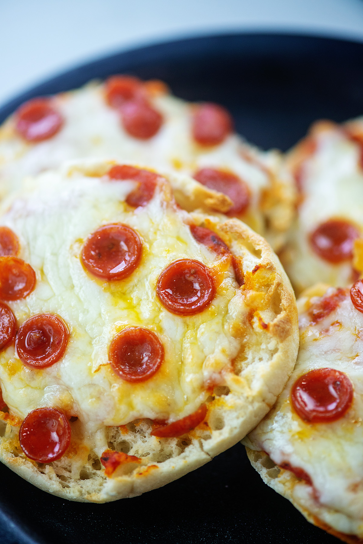 Air Fryer English Muffin Pizza Recipe | Airfried.com