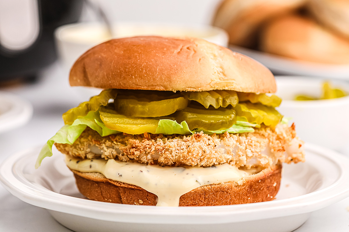 https://airfried.com/wp-content/uploads/2021/04/fish-sandwich-recipe.jpg